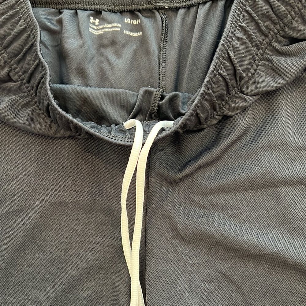 Under Armour Shorts - Picture 3 of 4